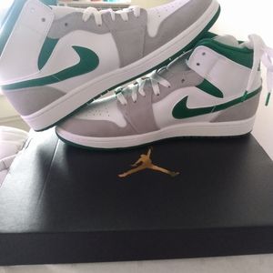 Jordan mid 1 size 11 men's. BRAND NEW 100% AUTHENTIC pine green smoke grey